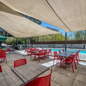 4* מלון Mercure La Duranne Gare Tgv